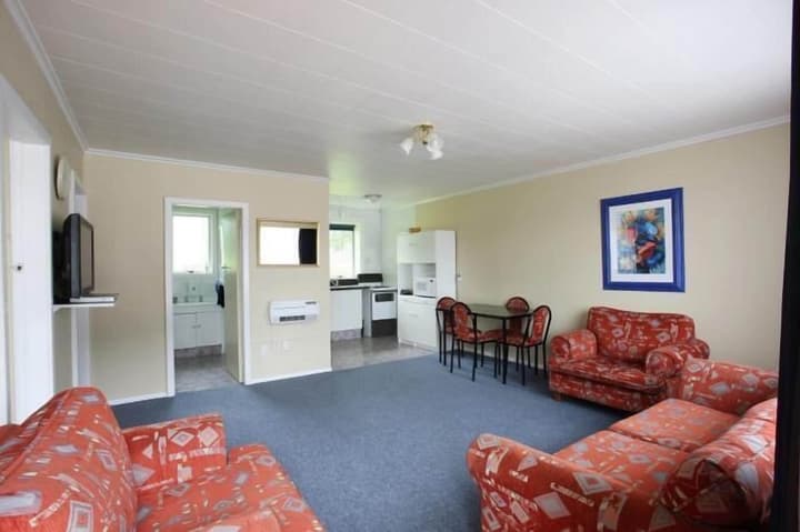 Queens Park Motels