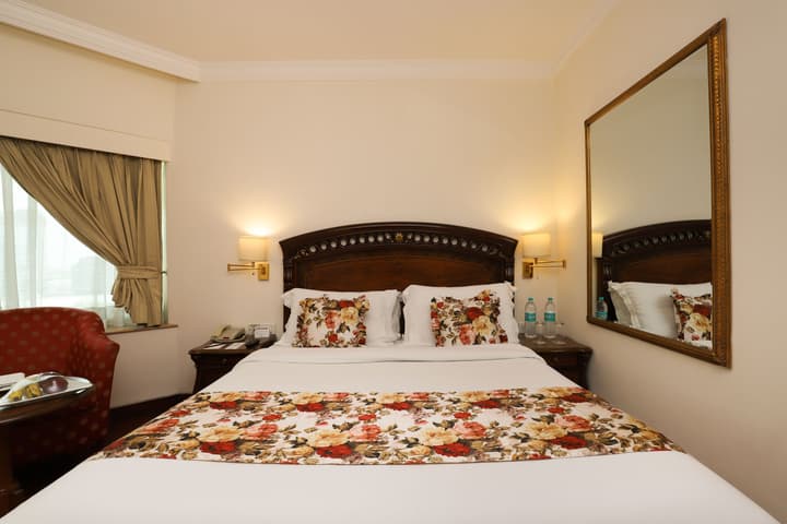 Hotel The Royal Plaza