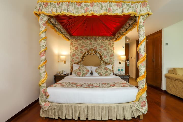 Hotel The Royal Plaza