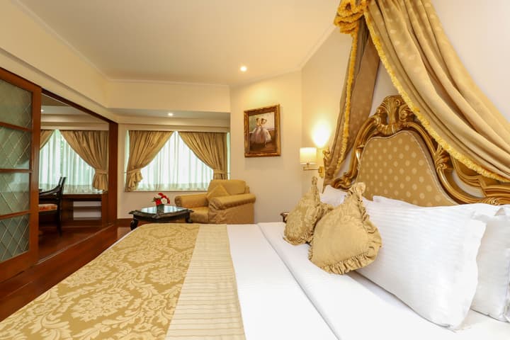 Hotel The Royal Plaza