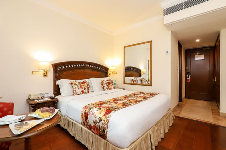 Hotel The Royal Plaza