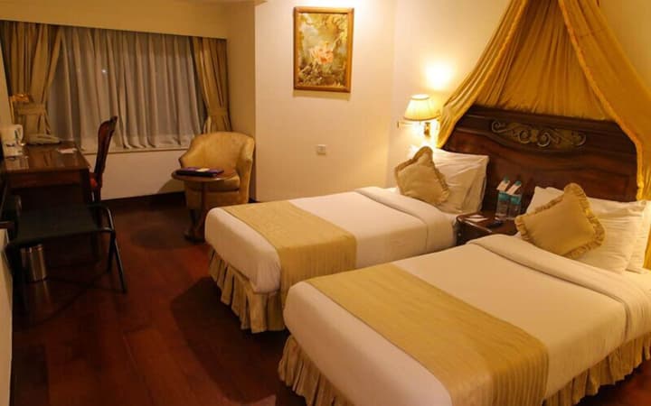 Hotel The Royal Plaza