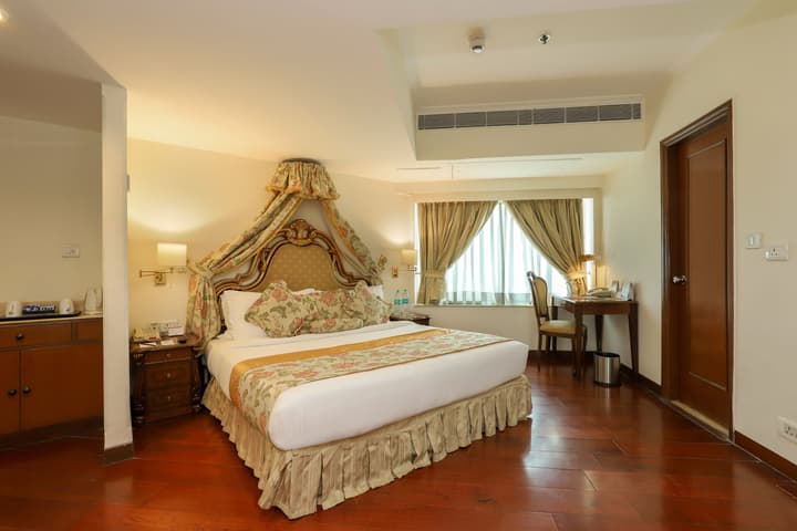 Hotel The Royal Plaza