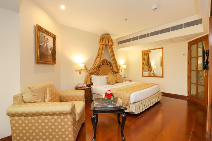 Hotel The Royal Plaza
