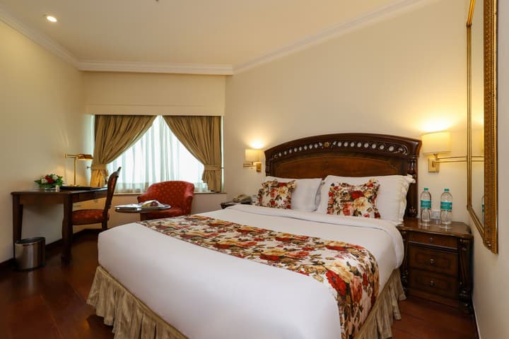 Hotel The Royal Plaza