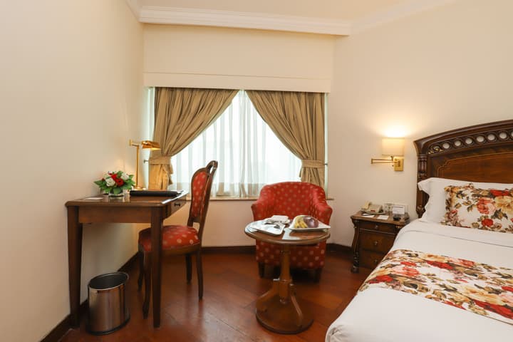 Hotel The Royal Plaza