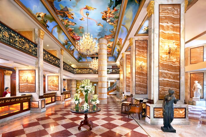 Hotel The Royal Plaza