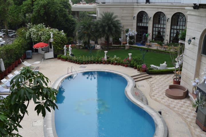 Hotel The Royal Plaza