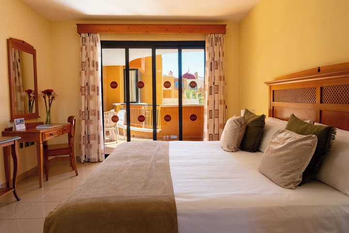 Grand Muthu Golf Plaza Hotel
