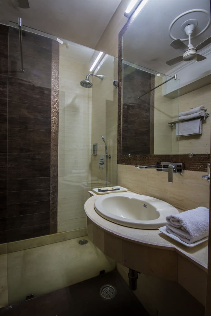 The Sun Court Hotel Yatri