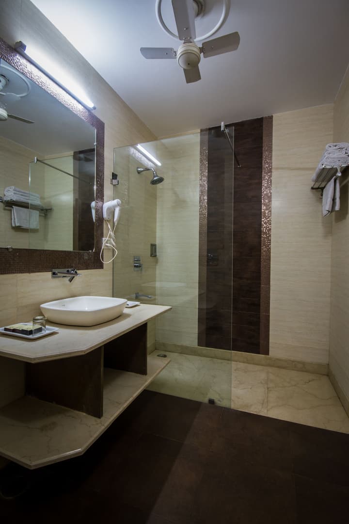 The Sun Court Hotel Yatri
