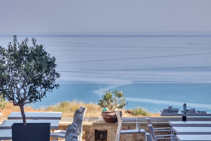 Alexis Hotel
