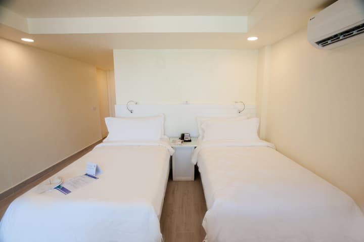 Holiday Inn Resort Kandooma Maldives by IHG