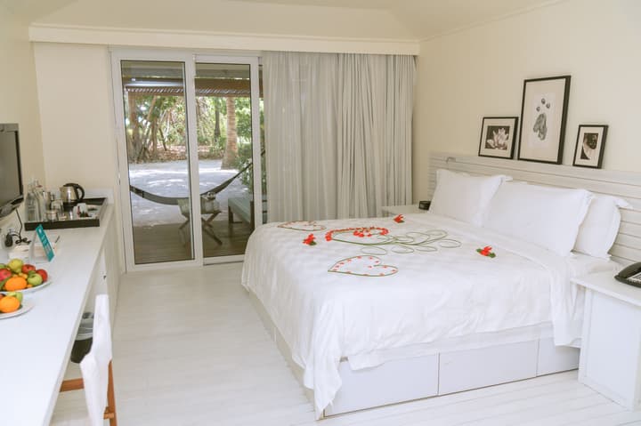 Holiday Inn Resort Kandooma Maldives by IHG