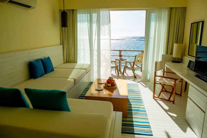 Holiday Inn Resort Kandooma Maldives by IHG