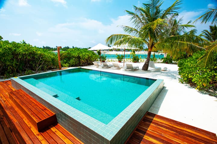 Holiday Inn Resort Kandooma Maldives by IHG