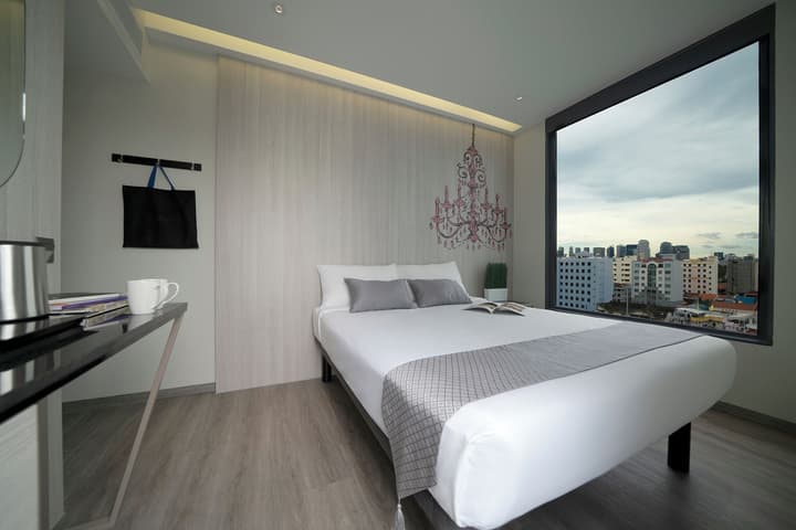 Hotel 81 Premier Princess