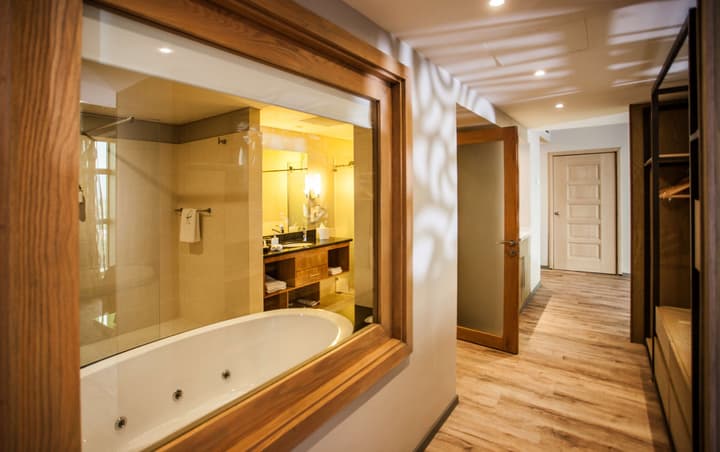 Hennessy Park Hotel