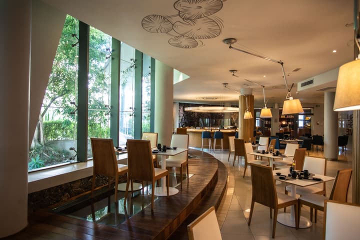 Hennessy Park Hotel