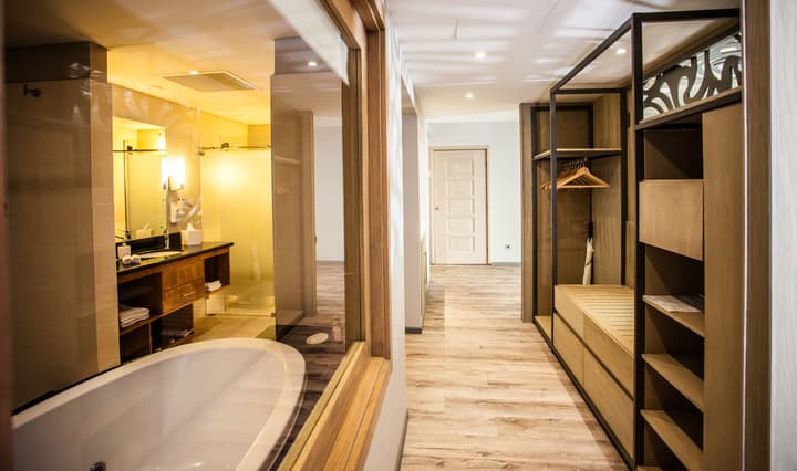 Hennessy Park Hotel