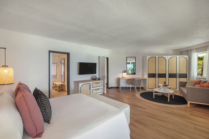 Victoria Beachcomber Resort & Spa
