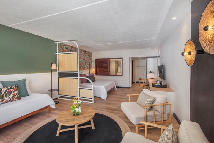 Victoria Beachcomber Resort & Spa