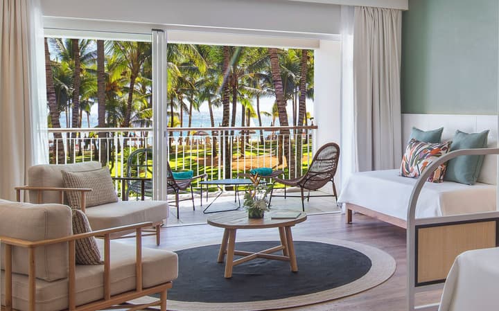Victoria Beachcomber Resort & Spa