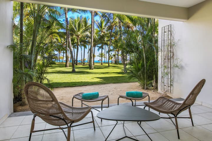 Victoria Beachcomber Resort & Spa