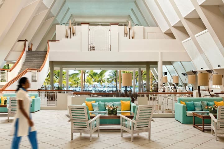 Victoria Beachcomber Resort & Spa