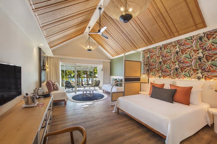 Victoria Beachcomber Resort & Spa