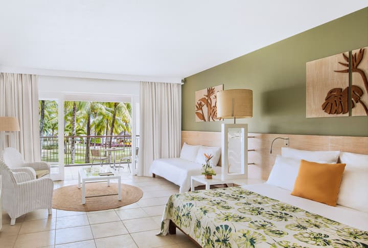 Victoria Beachcomber Resort & Spa
