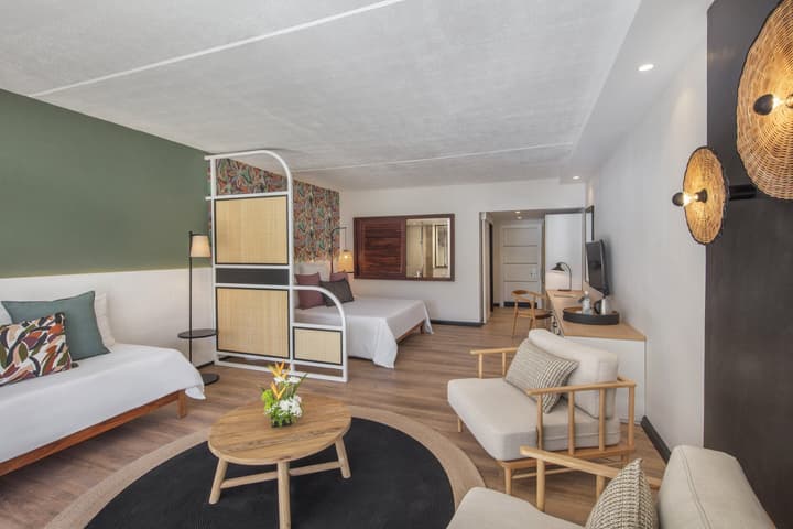 Victoria Beachcomber Resort & Spa