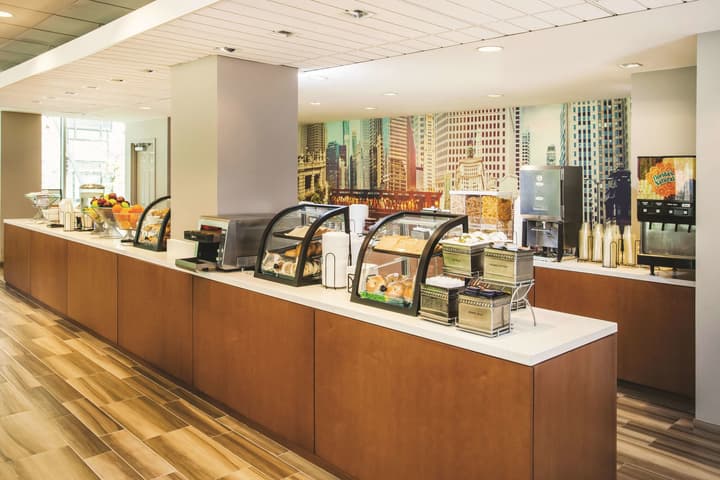 La Quinta Inn & Suites by Wyndham Chicago Downtown