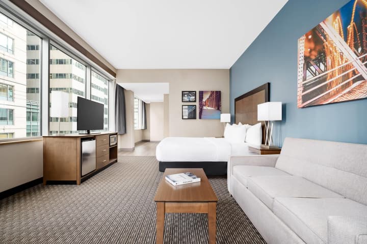 La Quinta Inn & Suites by Wyndham Chicago Downtown