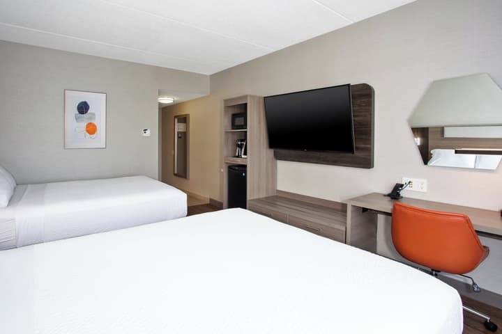 Holiday Inn Express & Suites Kingston Central by IHG