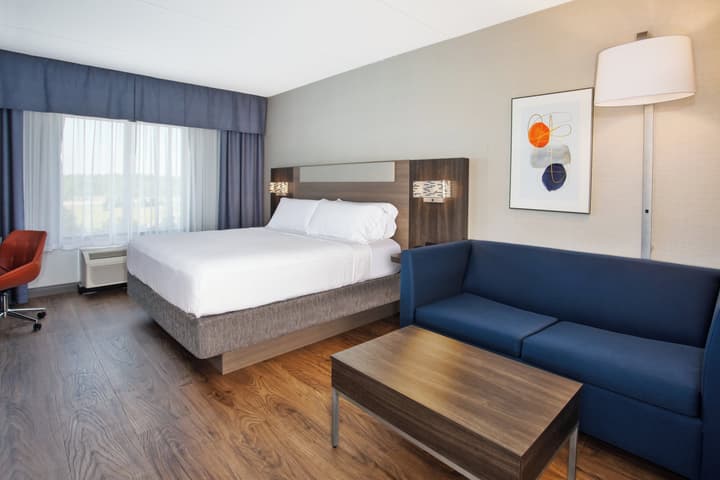 Holiday Inn Express & Suites Kingston Central by IHG