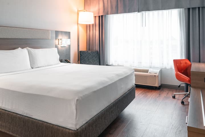 Holiday Inn Express & Suites Kingston Central by IHG