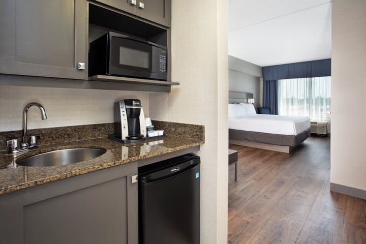 Holiday Inn Express & Suites Kingston Central by IHG