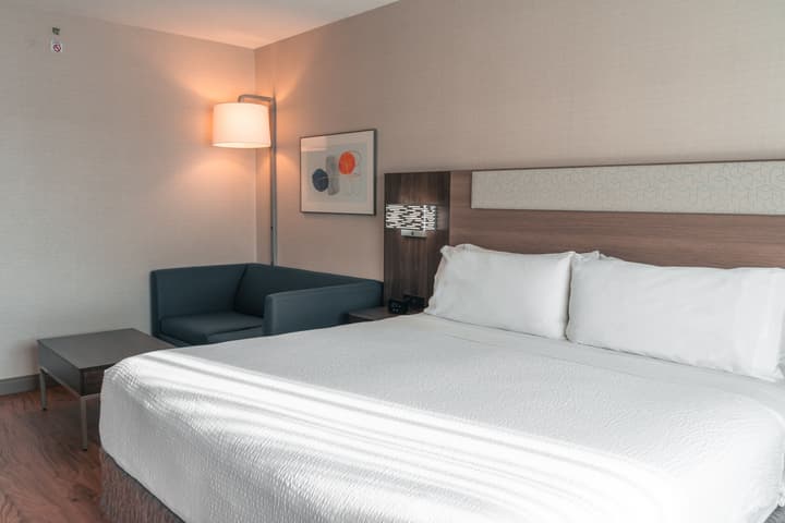 Holiday Inn Express & Suites Kingston Central by IHG