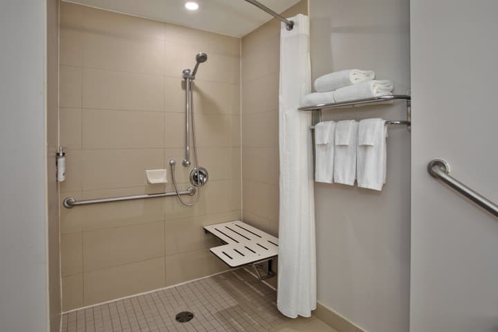 Holiday Inn Express & Suites Kingston Central by IHG