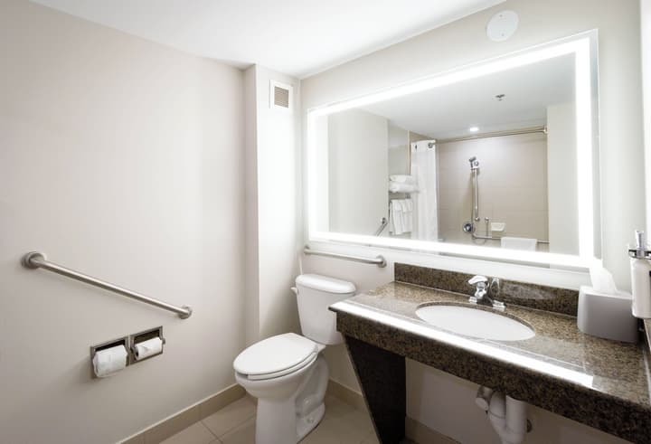 Holiday Inn Express & Suites Kingston Central by IHG