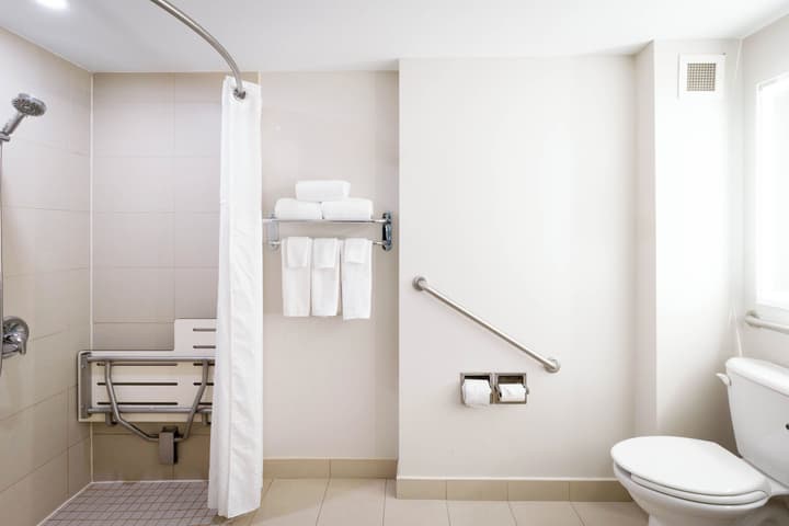 Holiday Inn Express & Suites Kingston Central by IHG