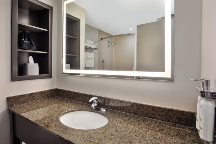 Holiday Inn Express & Suites Kingston Central by IHG