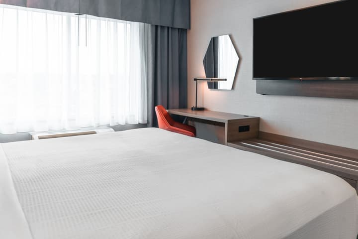 Holiday Inn Express & Suites Kingston Central by IHG
