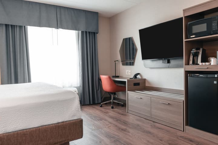 Holiday Inn Express & Suites Kingston Central by IHG