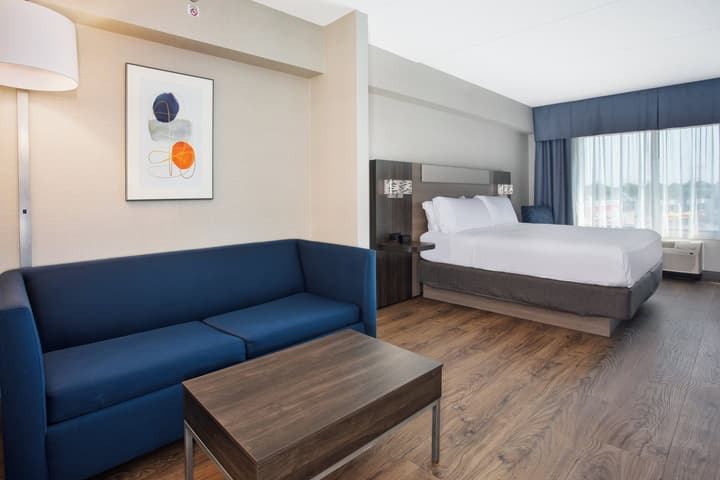 Holiday Inn Express & Suites Kingston Central by IHG