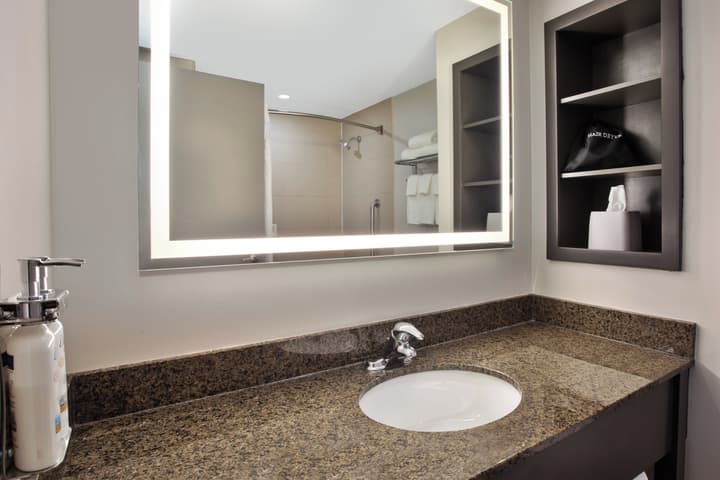 Holiday Inn Express & Suites Kingston Central by IHG