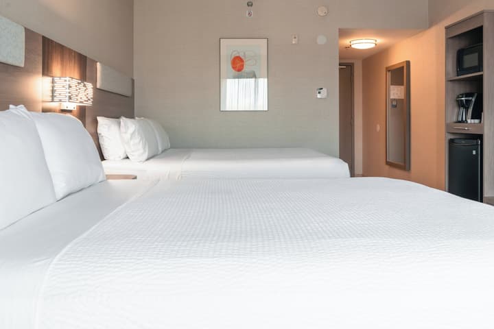 Holiday Inn Express & Suites Kingston Central by IHG