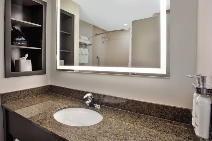 Holiday Inn Express & Suites Kingston Central by IHG