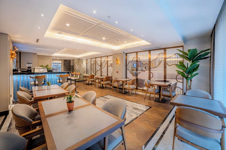 Grand Hilarium Hotel